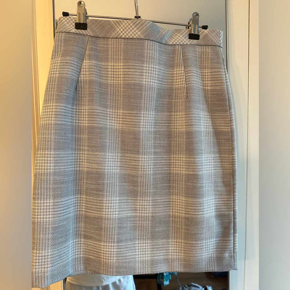 Grey skirt